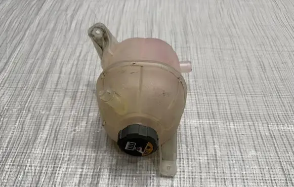 KIA Sportage Coolant expansion tank/reservoir 25430P0000
