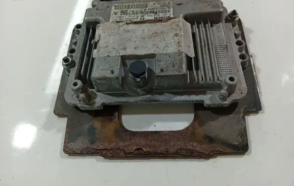 Citroen C4 I Engine control unit/module 0281011863
