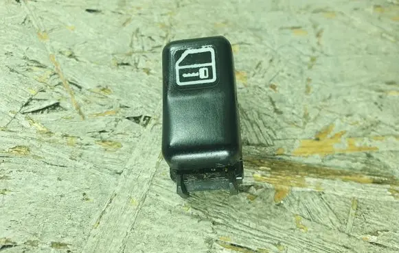 Mercedes-Benz E W124 Central locking switch button 2028203910