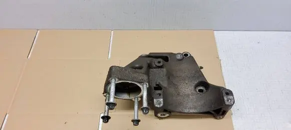 Opel Frontera B Engine mounting bracket 90502550 7611002105