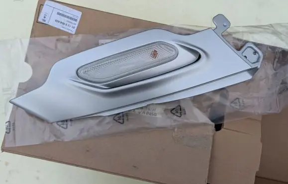 Mini Cooper Countryman R60 Front fender indicator light 9802607