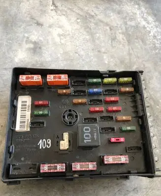 Volkswagen PASSAT B6 Fuse module 3C0937125 63592777