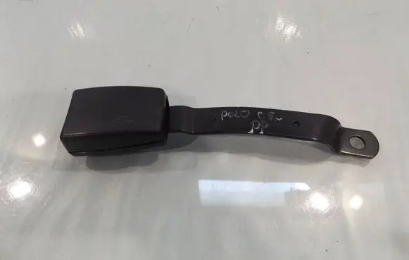 Volkswagen Polo IV 9N3 Front seatbelt buckle