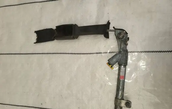Tesla Model X Front seatbelt buckle P100526505f