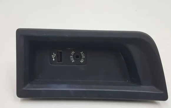 BMW 3 F30 F35 F31 USB socket connector 9207357 105026812
