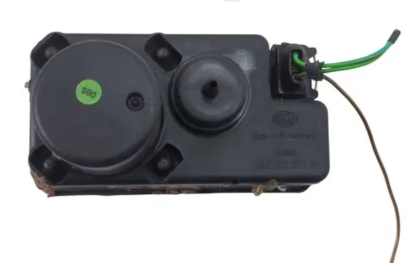 Audi 100 S4 C4 Central locking vacuum pump 443862257B