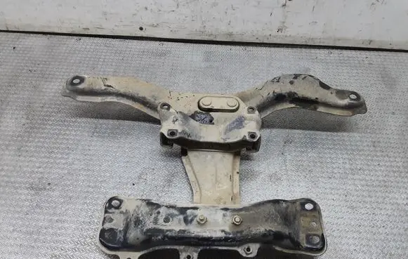 Subaru Legacy Gearbox mounting bracket