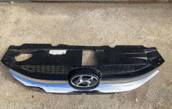 Hyundai ix35 Front bumper upper radiator grill 863512Y000