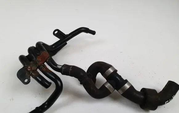 Volkswagen PASSAT B8 Engine coolant pipe/hose 04L122073B