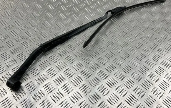 Windshield/front glass wiper blade