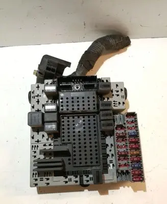 Volvo S60 Fuse module 08696098 08696040