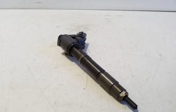 Volvo XC60 Fuel injector 31452113