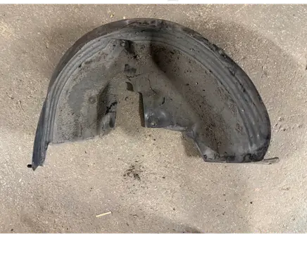 Rear arch fender liner splash guards