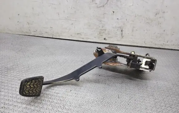 Toyota Corolla Verso AR10 Clutch pedal 