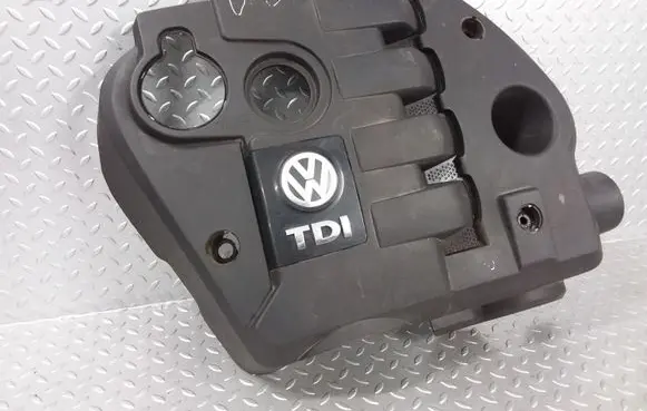 Volkswagen PASSAT B5.5 Engine cover (trim)