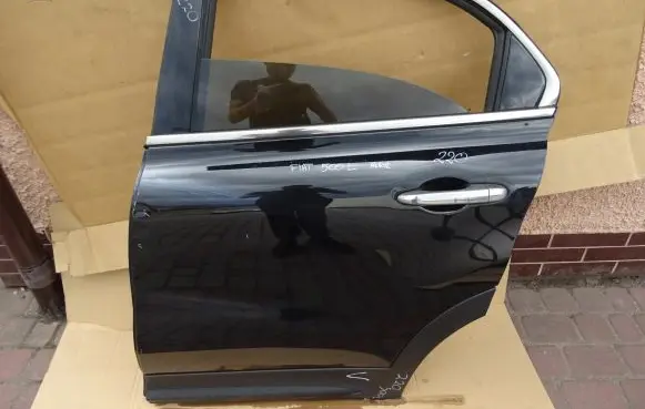 Fiat 500L Rear door