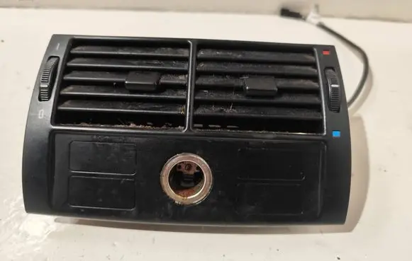 BMW X5 E53 Rear air vent grill 8409081 8370911 8370910