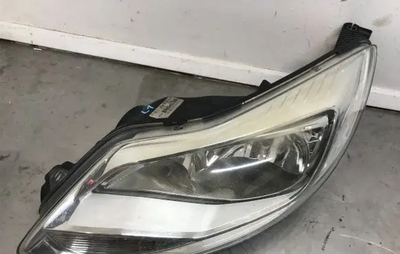 Ford Focus Headlight/headlamp BM5113W030