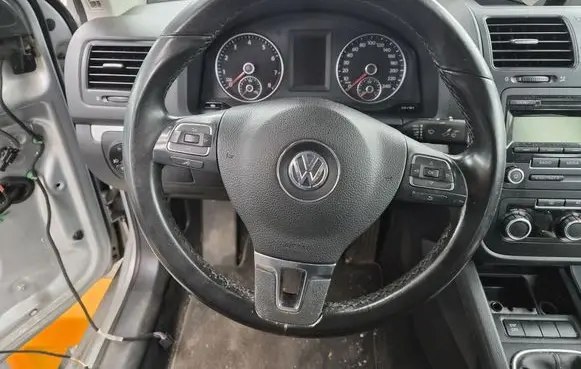 Volkswagen Jetta V Steering wheel 