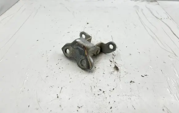 Toyota RAV 4 (XA30) Rear door upper hinge A046694