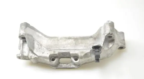 Peugeot 3008 II Engine mounting bracket 9674960380