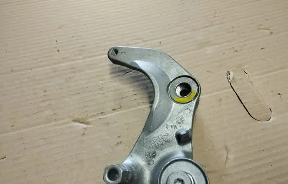 Honda CR-V Alternator belt tensioner F561822