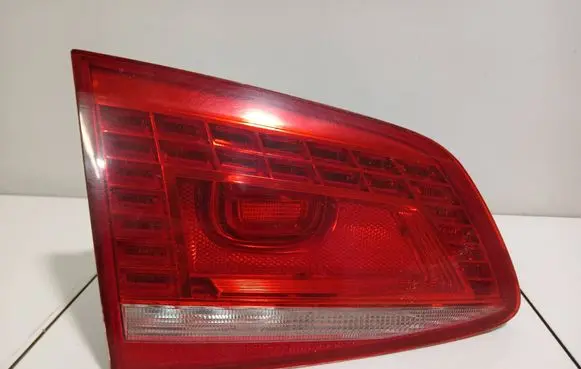Volkswagen PASSAT B7 Tailgate rear/tail lights