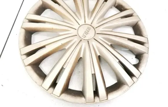 Nissan Primera R15 wheel hub/cap/trim 