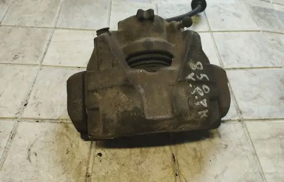 Renault Megane III Front brake caliper