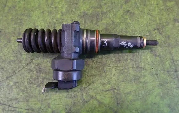 Seat Alhambra (Mk1) Fuel injector 038130073r