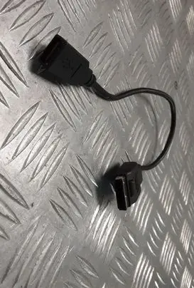 Mercedes-Benz C W204 USB socket connector A0018276704