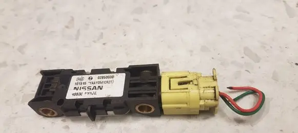 Nissan Primera Airbag deployment crash/impact sensor 0285003019