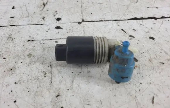 Volkswagen Golf IV Windscreen/windshield washer pump 1H6955651