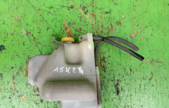 Nissan Sunny Coolant expansion tank/reservoir