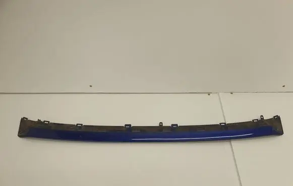 Front bumper lip