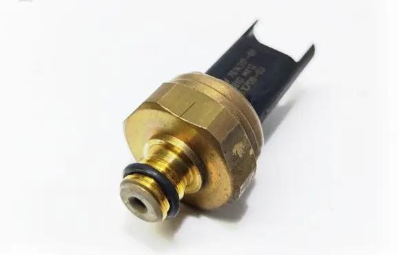 BMW 1 E82 E88 Fuel pressure sensor 7614317