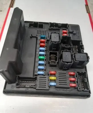 Nissan Qashqai Fuse module 284B7JD00B 1018394239 A286