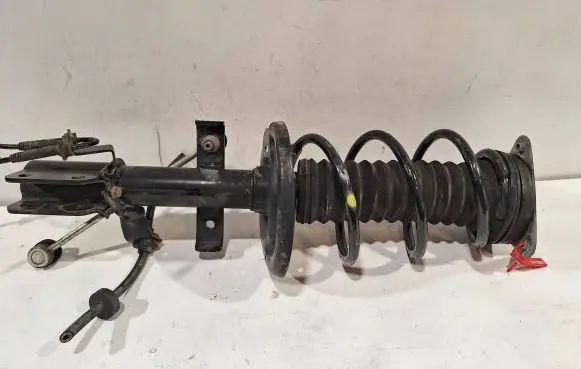 Renault Clio IV Front shock absorber/damper