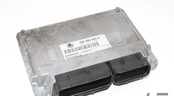 Skoda Fabia Mk1 (6Y) Engine control unit/module 03E906033A