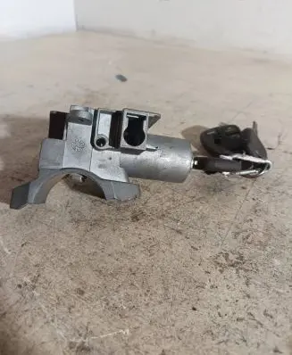 Volvo V70 Ignition lock 8626324