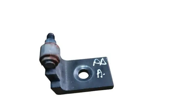 BMW 5 E60 E61 Front door lower hinge 7068078