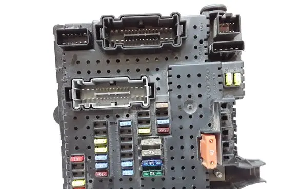 Volvo V70 Fuse module 30728512 28017881
