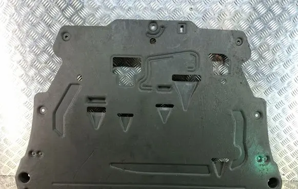 Volvo XC90 Engine splash shield/under tray 