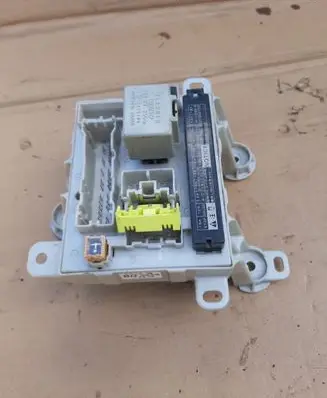 Toyota Previa (XR30, XR40) II Fuse module 8198050030 0665004650