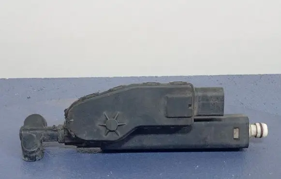 Volkswagen Phaeton Windshield washer spray nozzle 3D0955978B