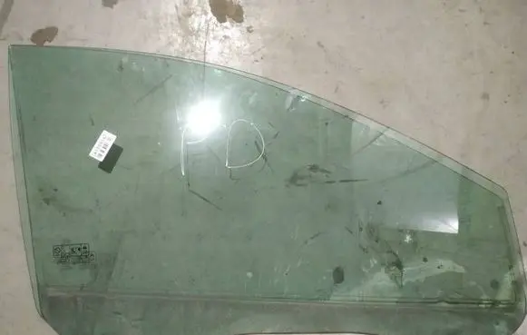 Ford Focus Front door window glass four-door as2