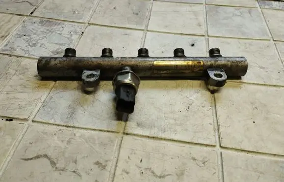 Fuel main line pipe