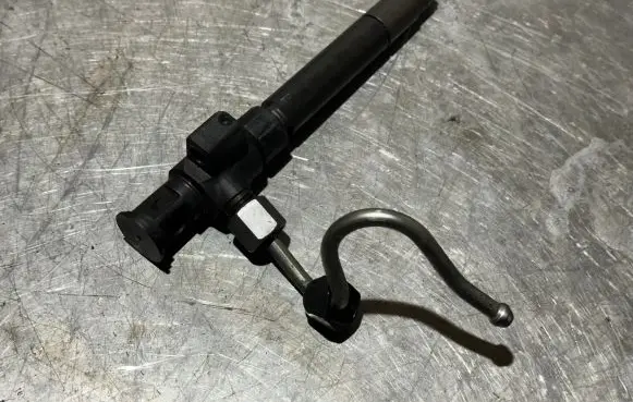 Peugeot 508 Fuel injector 9674984080