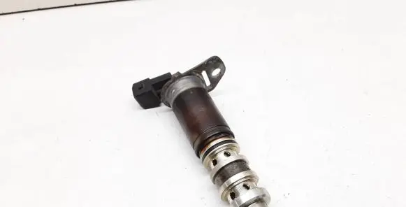BMW 3 E90 E91 Camshaft vanos timing valve 7584115