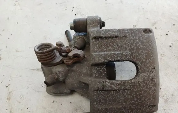 Ford Focus C-MAX Rear brake caliper